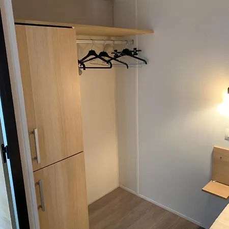 Mobilhome Dans Campsite