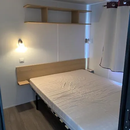 Mobilhome Dans Campsite *